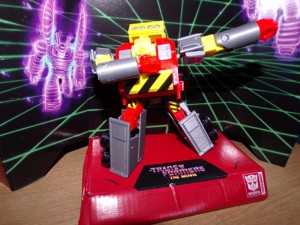 TRANSFORMING ROBOT FIGURE HW (BASED ON THE TRANSFORMERS CHARACTER HEAVYWAIT)