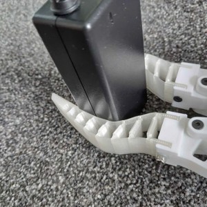 Robot gripper for standard servo
