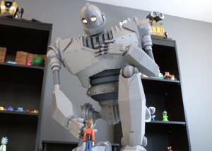 MASSIVE IRON GIANT AND HOGARTH