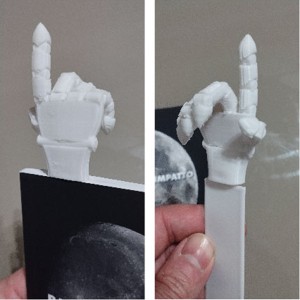 ROBOT HAND BOOKMARK