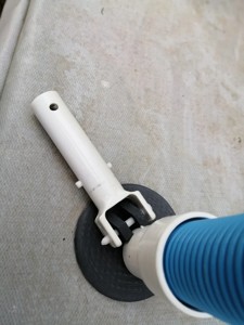 Aspirateur a fine  piscine