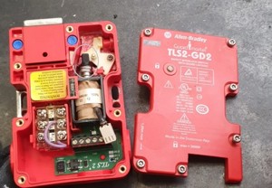 guardmaster tls2-gd2 latch accuator mount