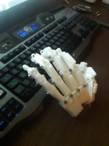 HUMAN SCALE HUMANOID ROBOT HANDS