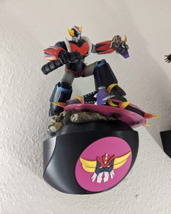 HERO TROPHY SHELF - GRENDIZER