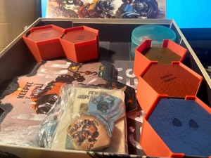 Customizable hex tile tray