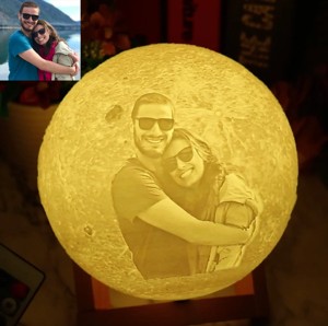 Customizable moon lamp with photo