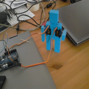 Simple arduino robot with servo arms