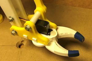 Lite Arm mounted 60% Mantis Gripper for HS-65MG servo